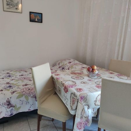 Apartments Josi - Parking And Barbecue Grebaštica Екстериор снимка